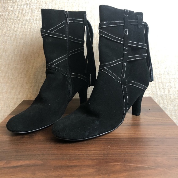 Women’s Bisou Bisou Black Suede Tassel Boots Size 7.5 - Picture 2 of 6